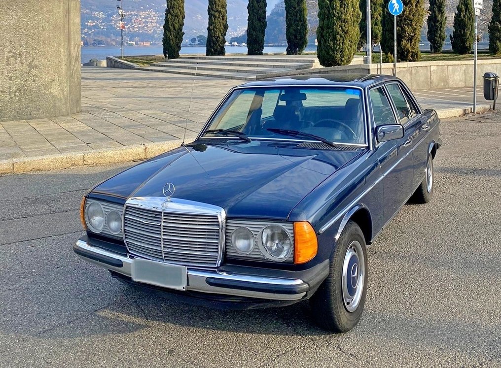 Mercedes-Benz - 200 - 1982 #1.1