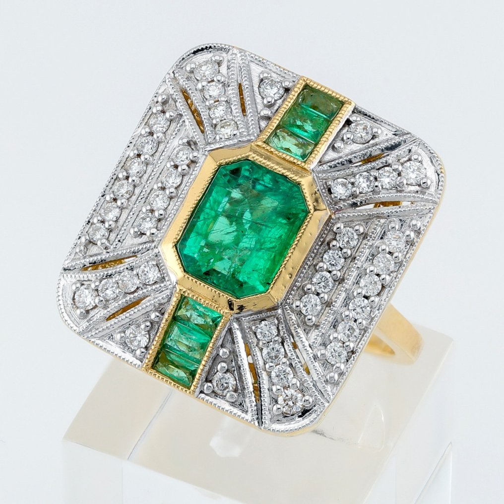 (GIA Certified) - (Emerald) 1.50 Cts - (Emerald) 0.28 Cts (6) Pcs-(Diamond) 0.40 Cts (40) Pcs - Ring Geel goud, Witgoud  #1.2