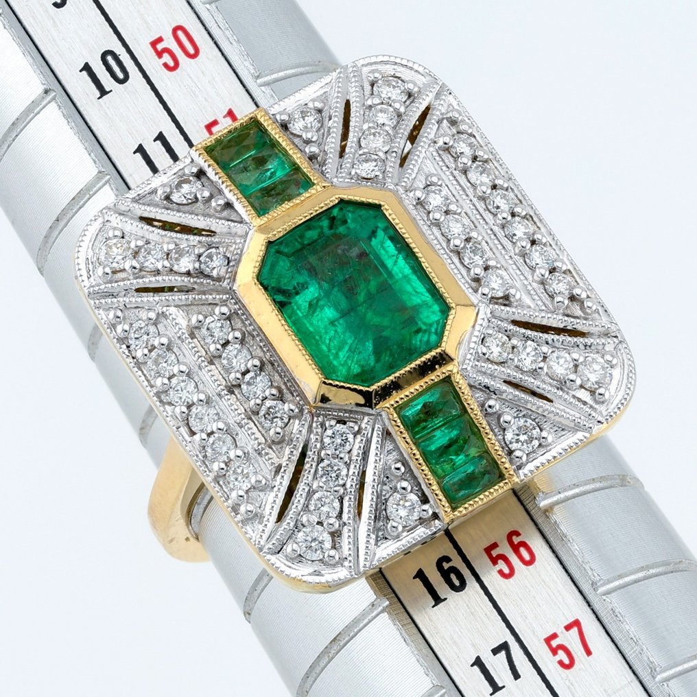(GIA Certified) - (Emerald) 1.50 Cts - (Emerald) 0.28 Cts (6) Pcs-(Diamond) 0.40 Cts (40) Pcs - Ring Geel goud, Witgoud  #2.1