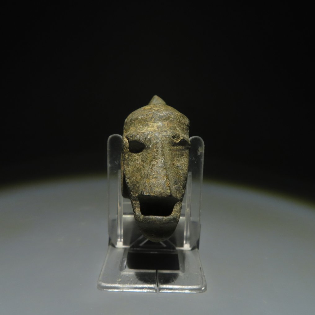 Veracruz, México, Piedra Hacha de cabeza de maza. 300 - 600 d.C. 16,2 cm L. Con licencia de Importación Española. #1.2