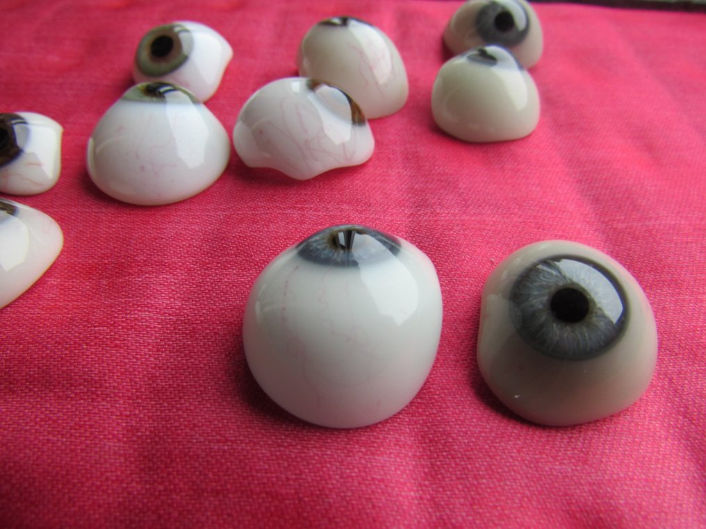 Artificial Prosthetic Eyes - Prothese (10) #2.1