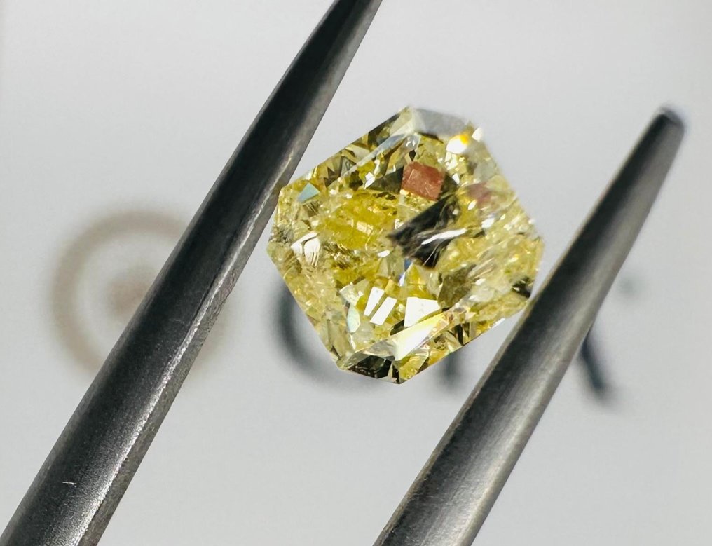 1 pcs Diamond  (Natural coloured)  - 0.71 ct - Square - Fancy Yellow - Not specified in lab report - Gemological Institute of America (GIA) #2.1