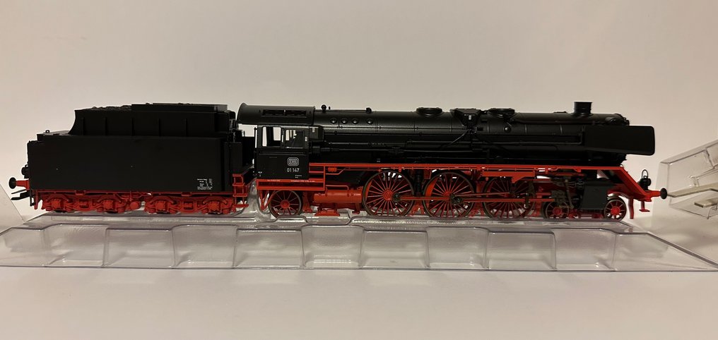 Trix H0 - 22022 - Tren a escala (1) - BR 01 - DB #1.1