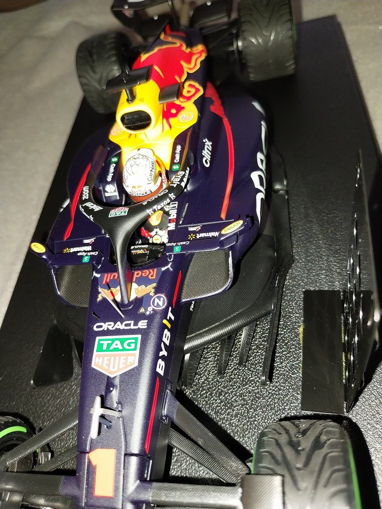 Minichamps 1:18 - Modell racerbil - Oracle Red Bull Racing RB18 - Vinnare japansk GP 2022 världsmästare #2.2