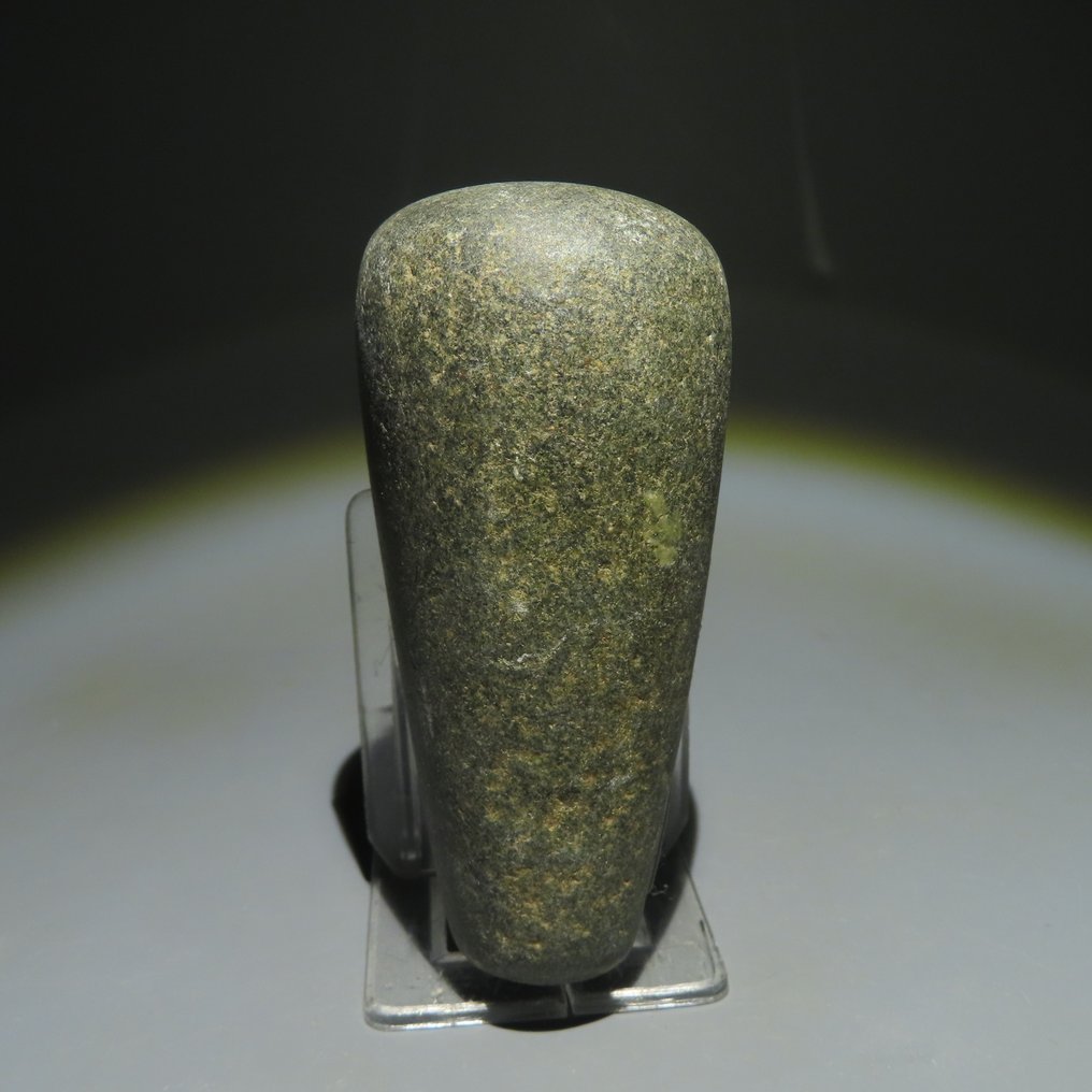 新石器時代 石 工具。西元前 3000-1500 年。 9.4 公分長。 #1.2