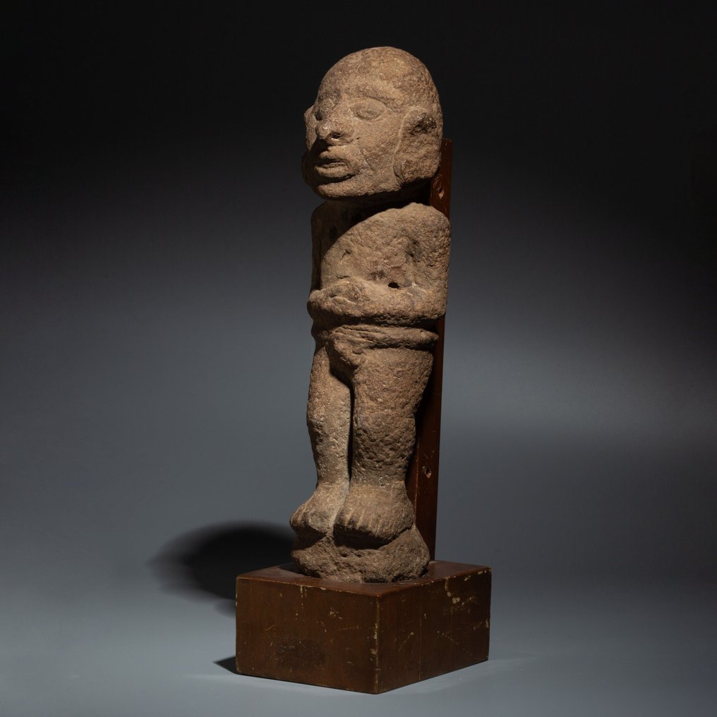 Huasteca, Meksyk Skała wulkaniczna Figura głowy ze skały wulkanicznej. IX – XVI wiek n.e. 32 cm H. Hiszpańska licencja importowa. #1.2