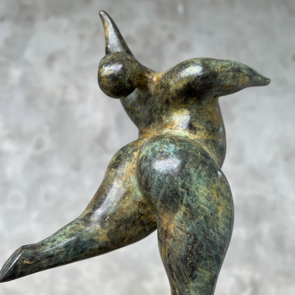 sculptuur, NO RESERVE PRICE - Voluptuous Dancing Lady Statue - Patinated - Bronze - 26 cm - Brons #2.1