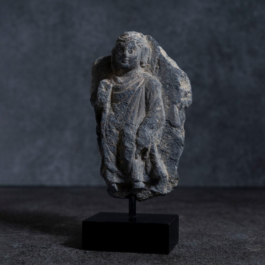 Gandhara Pala Álló Buddha alakja – Kr.u. 2-3. század #2.1