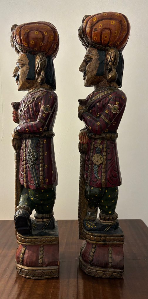 Zwei Wächterstatuen - Holz - Indien - zweite Hälfte/Ende des 20. Jahrhunderts #2.1