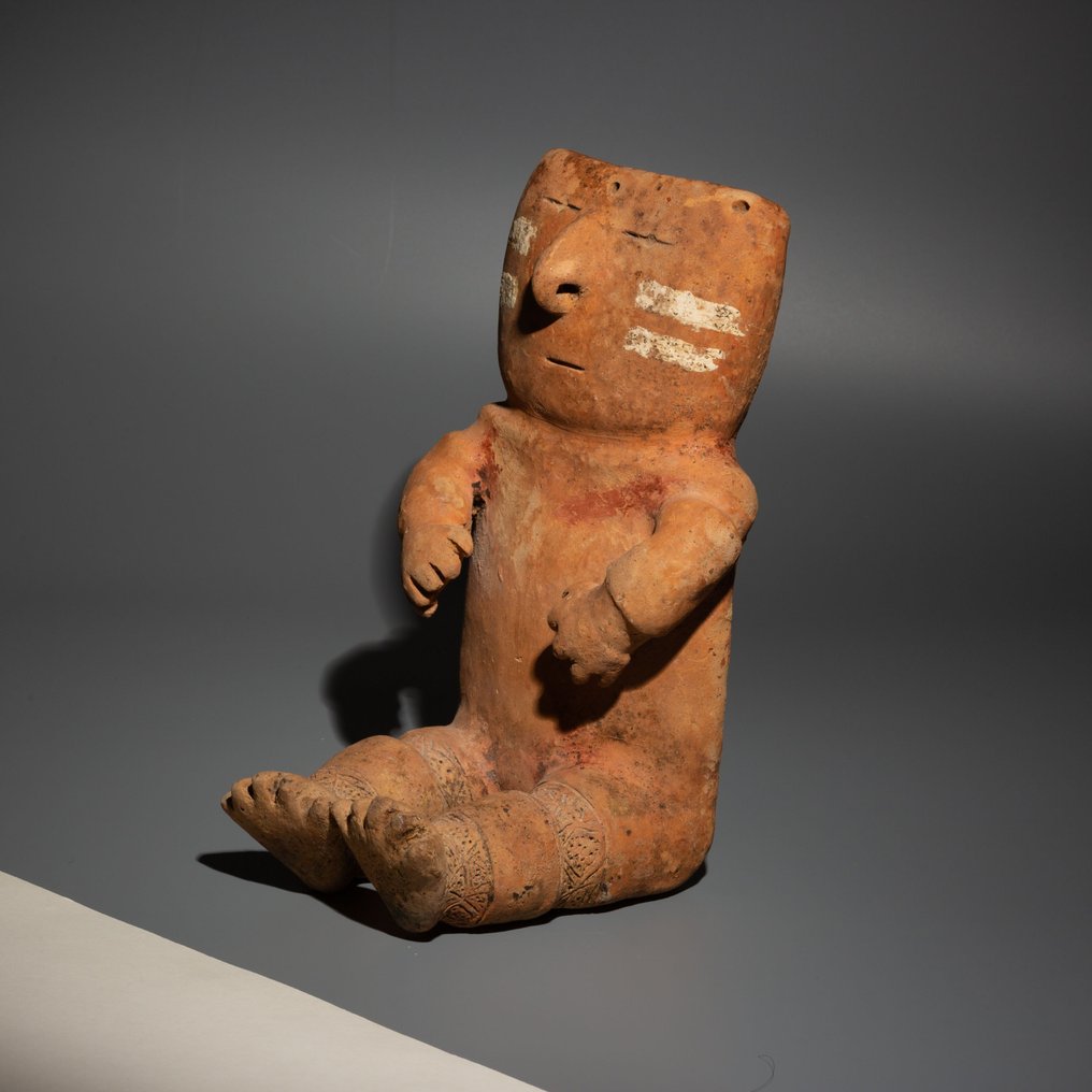 哥伦比亚金巴亚, Terracotta 拟人化人物。公元 400-700 年。 24.5 厘米高。具有西班牙进口许可证。 #1.2