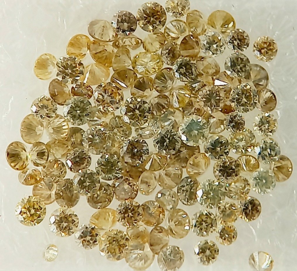 105 pcs Diamanten - 1.73 ct - Brillant - Fancy bräunlich- gelb - I1, VS1 #3.2