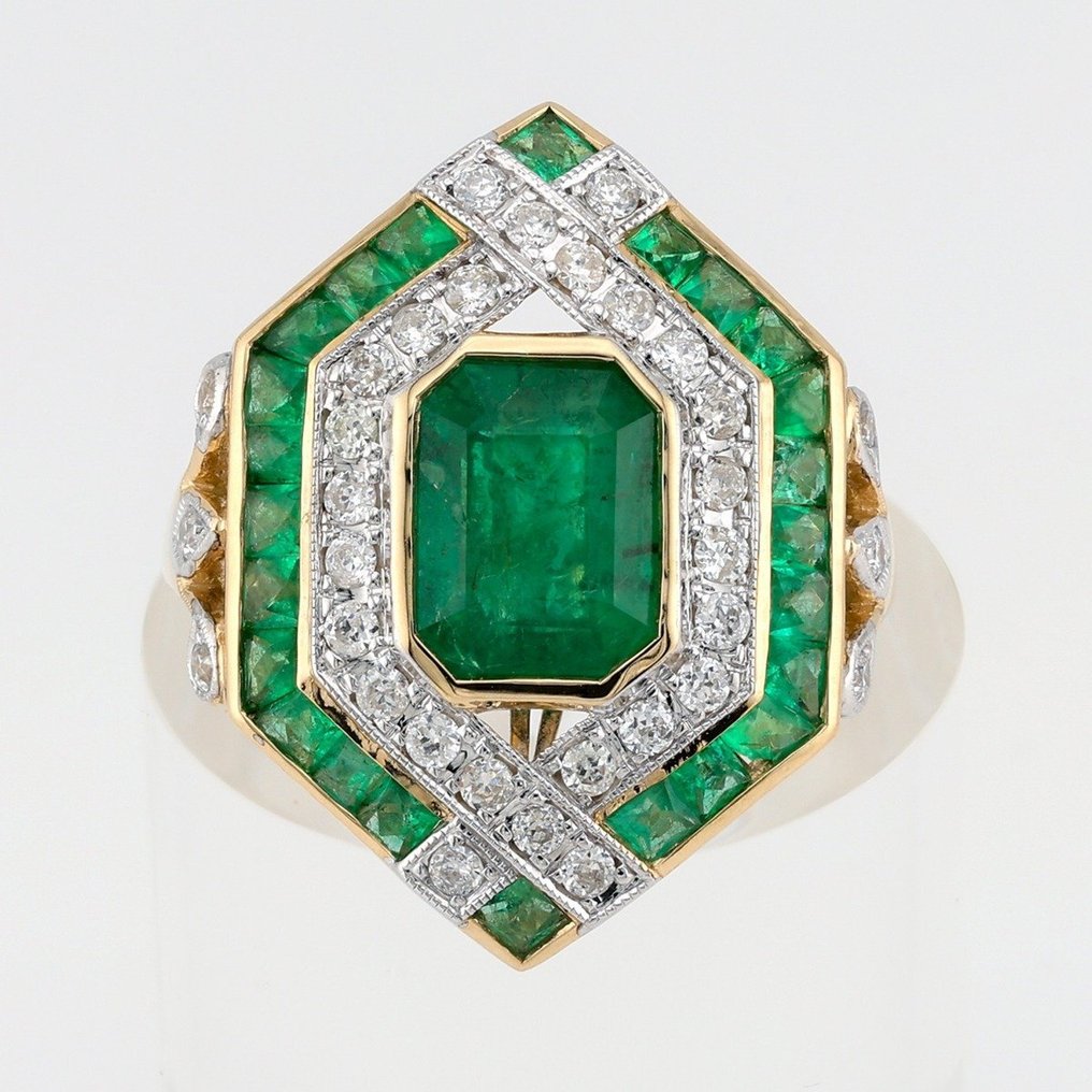 [Lotus Certified] - (Emerald) 2.27 Cts - (Emerald) 0.85 Cts (24) Pcs-(Diamonds) 0.47 Cts (32) Pcs - 14 carats Bicolore - Bague #1.1