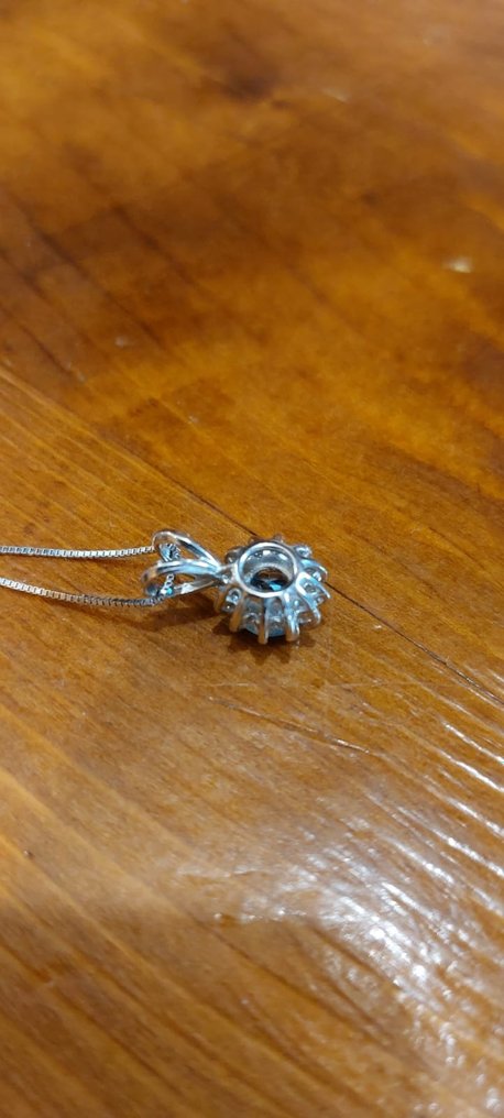 Necklace with pendant - 14 kt. White gold Topaz - Diamond #1.2