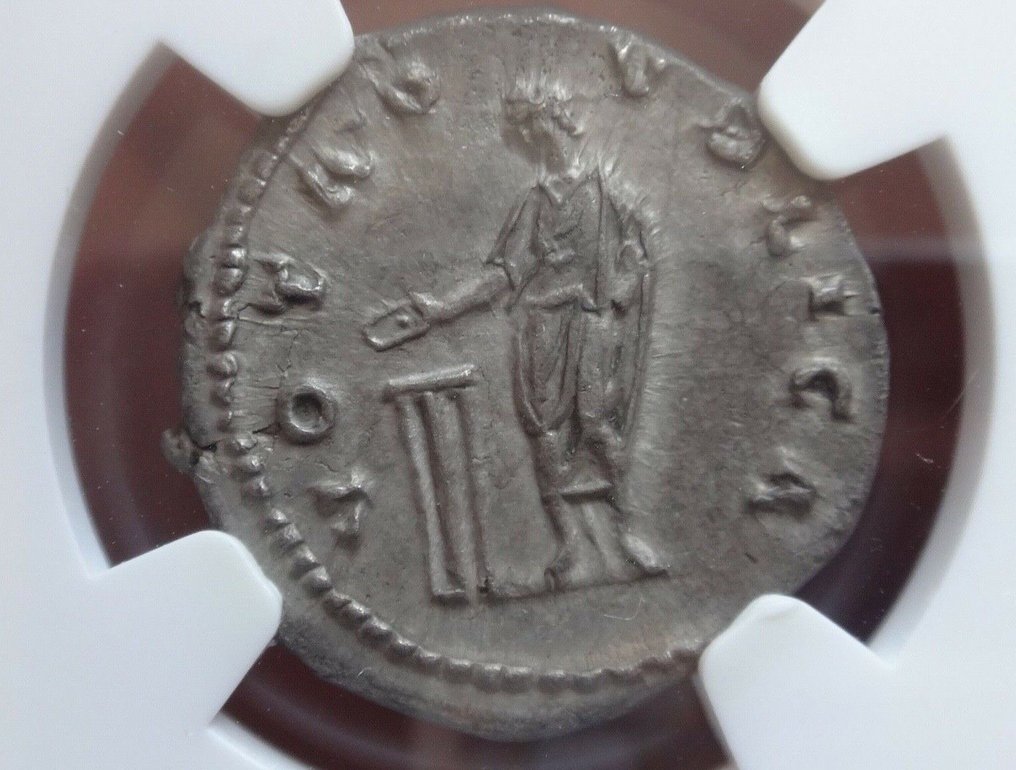 Império Romano. NGC AU 5/5 - 3/5 Hadrian, AD 117-138 AR. Denarius #2.1