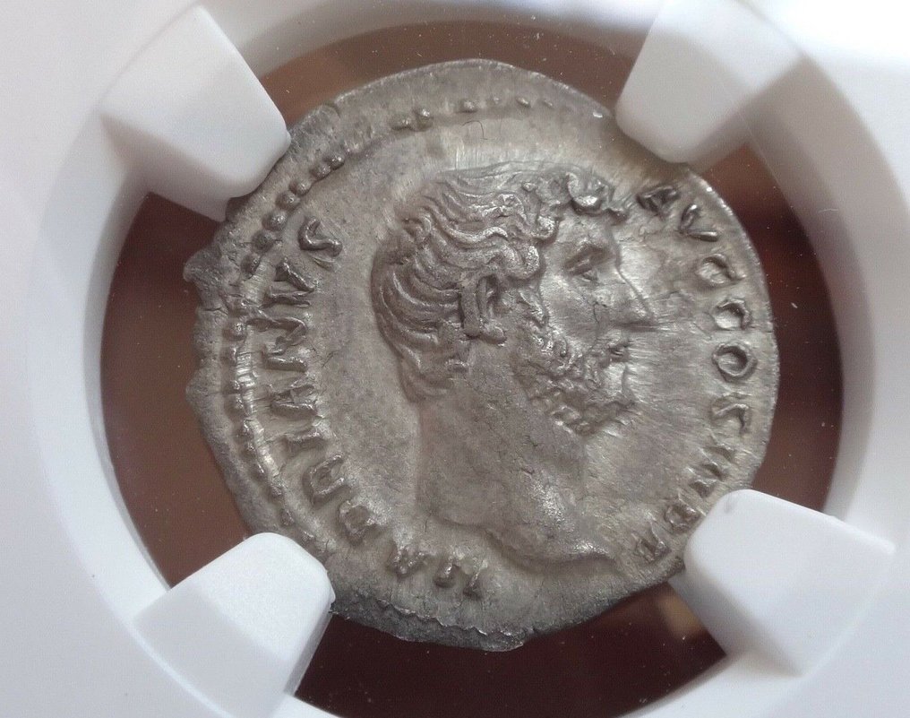 Império Romano. NGC AU 5/5 - 3/5 Hadrian, AD 117-138 AR. Denarius #1.1