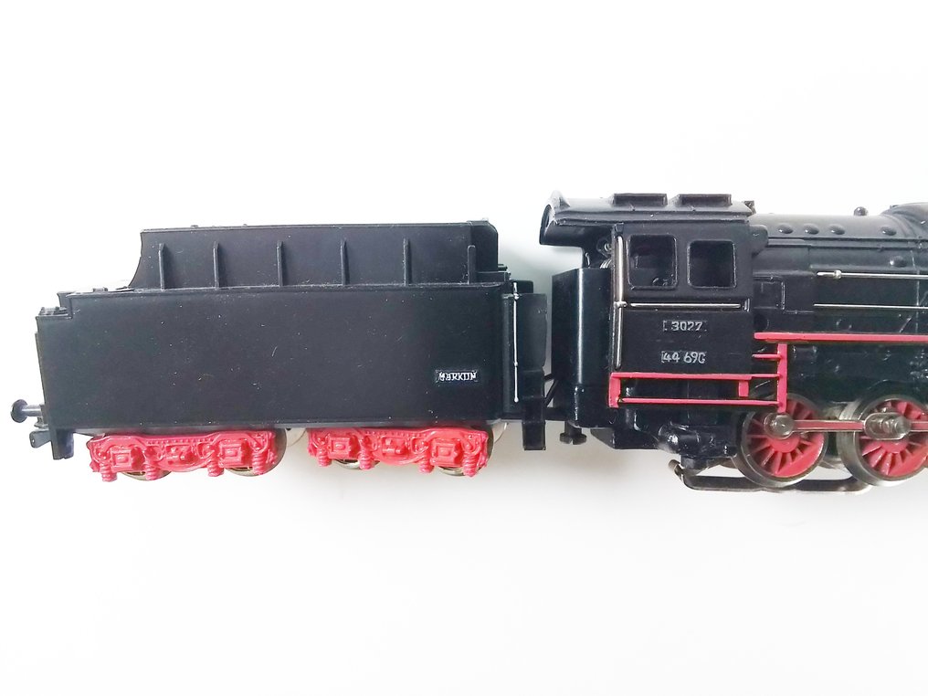 Märklin H0 - 3027.5 - Dampflokomotive mit Tender (1) - BR 44 mit Telex-Kupplung - DB #3.2