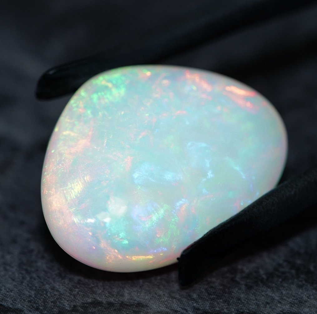 Opal  - 20.98 ct - International Gemological Institute (IGI) #4.3