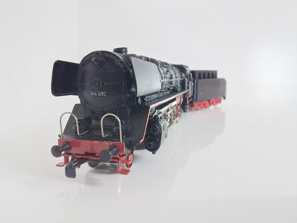 Märklin H0 - 3027.5 - Locomotiva a vapor com vagão de carvão (1) - BR 44 com acoplamento Telex - DB #1.1