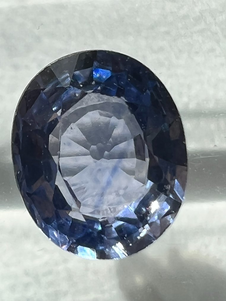 Blauw, Violet Saffier  - 0.72 ct - Antwerp Laboratory for Gemstone Testing (ALGT) - Licht paarsachtig blauw #1.2