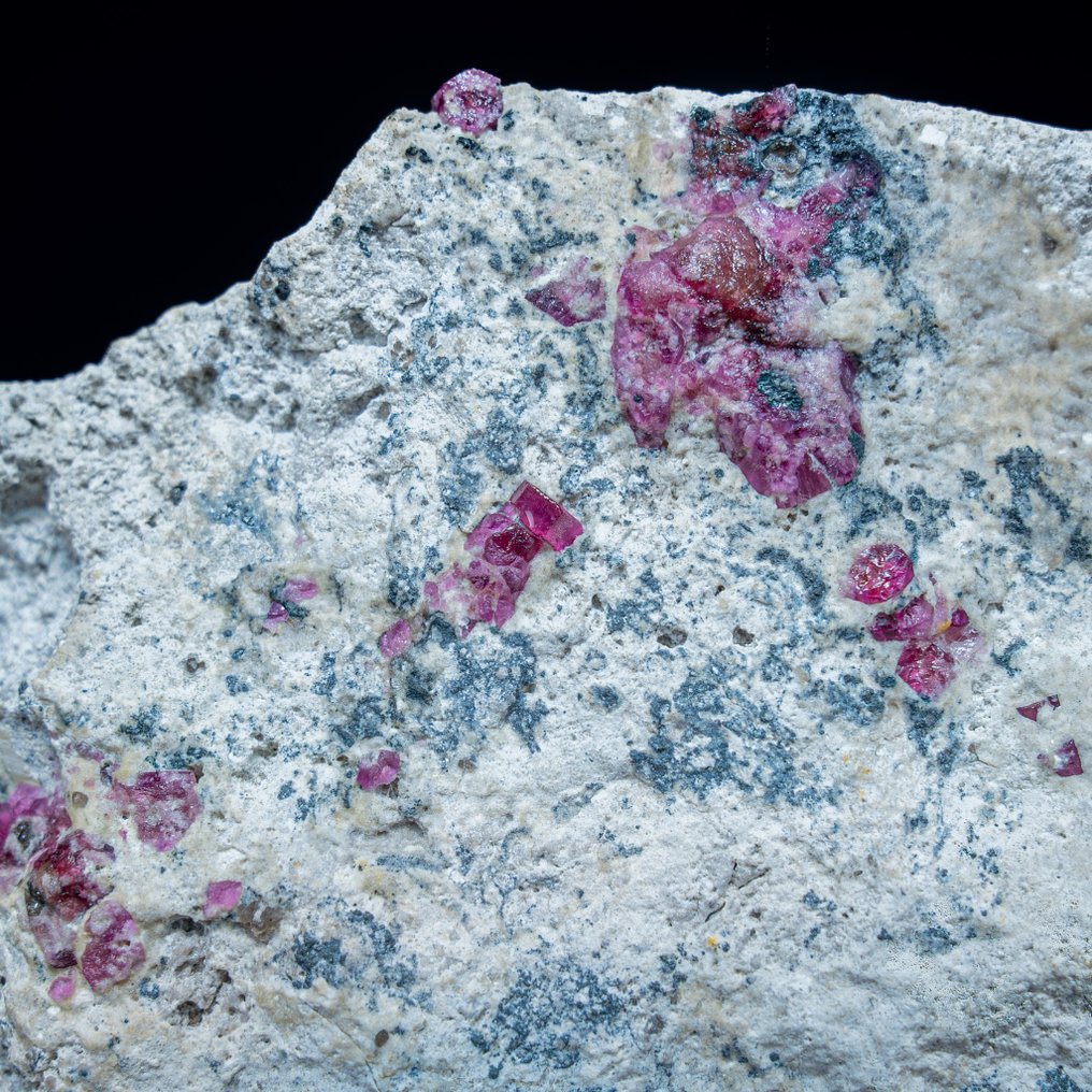Mycket sällsynt röd Bixbit Beryl Crystal Cluster i Matrix, Utah USA 4746,35 ct- 949.27 g #1.1