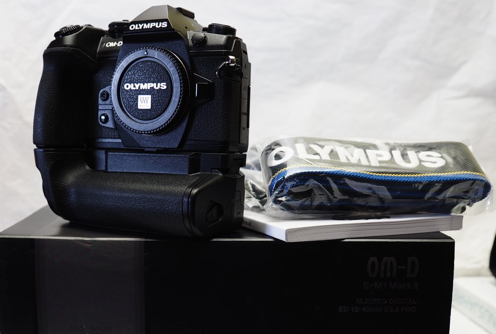 Olympus Olympus OM-D E-M1 Mark II Gehäuse (schwarz) mit original Olympus Hld-9 Batteriegriff, neuwertig. Aparat bezlusterkowy #1.1