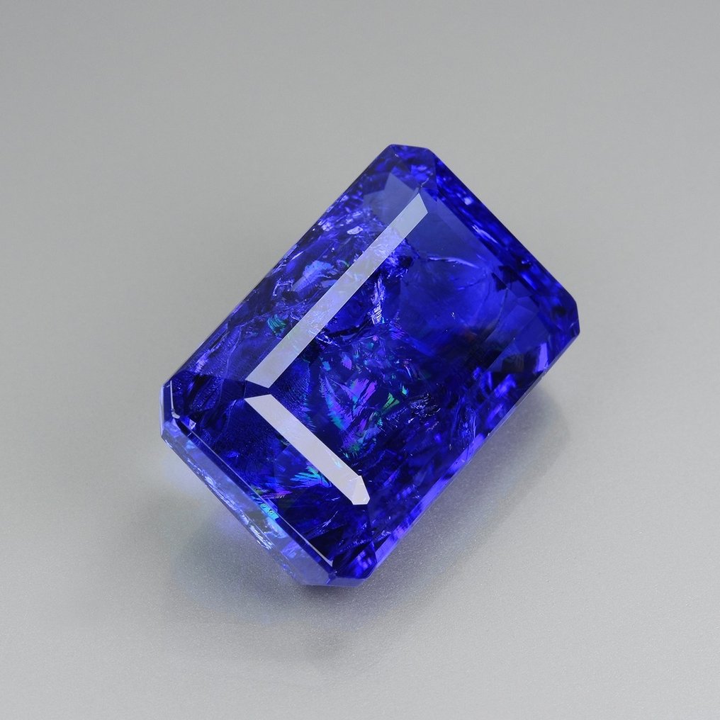 Bleu, Violet Tanzanite  - 33.00 ct - International Gemological Institute (IGI) #2.1