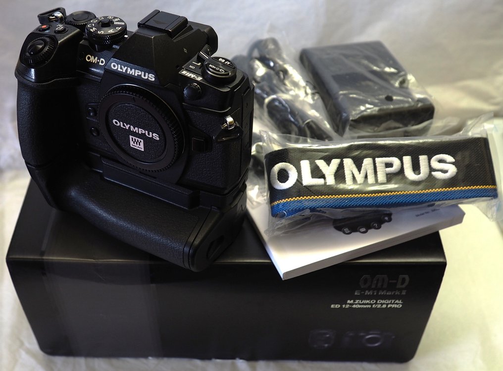 Olympus Olympus OM-D E-M1 Mark II Gehäuse (schwarz) mit original Olympus Hld-9 Batteriegriff, neuwertig. Cameră mirrorless #2.1