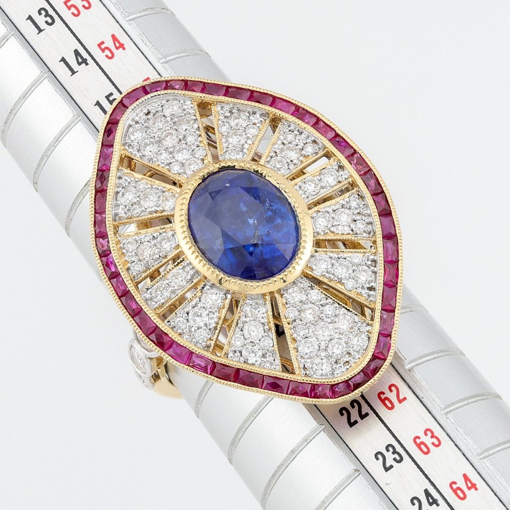 (GIA Certified) - Sapphire 4.73 Cts, Ruby & Diamond Combo Art French Carre Cut - Bague - 18 carats Or jaune #2.1