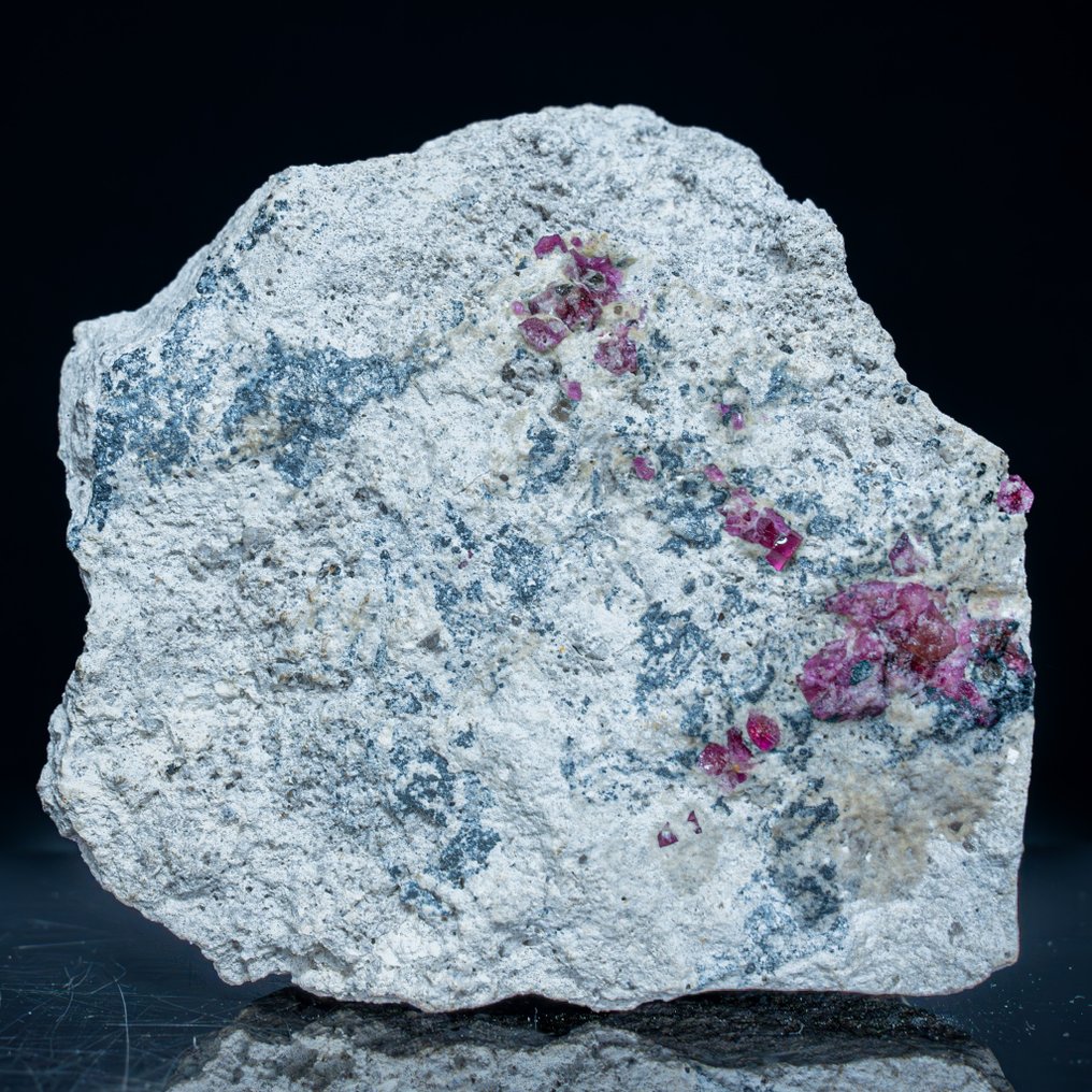 Mycket sällsynt röd Bixbit Beryl Crystal Cluster i Matrix, Utah USA 4746,35 ct- 949.27 g #1.2