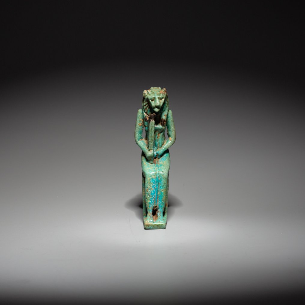 古埃及 Faience 塞赫麦特女神的护身符。晚期，公元前 664 - 323 年。细节精美。高 5 厘米。 #2.1