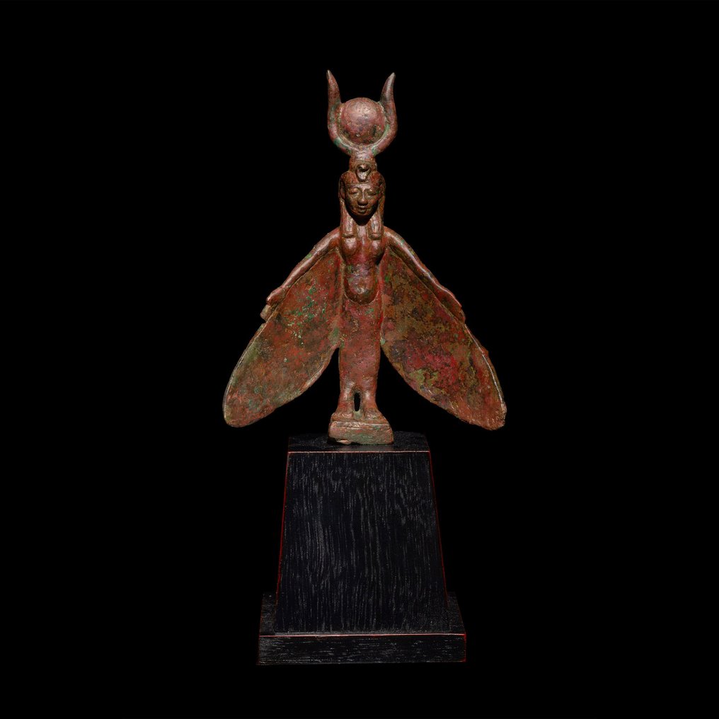 Ókori egyiptomi Bronz Ízisz szárnyas istennő. Késői időszak, ie 664-341. 12 cm magas. Spanyol kiviteli engedély. #2.2