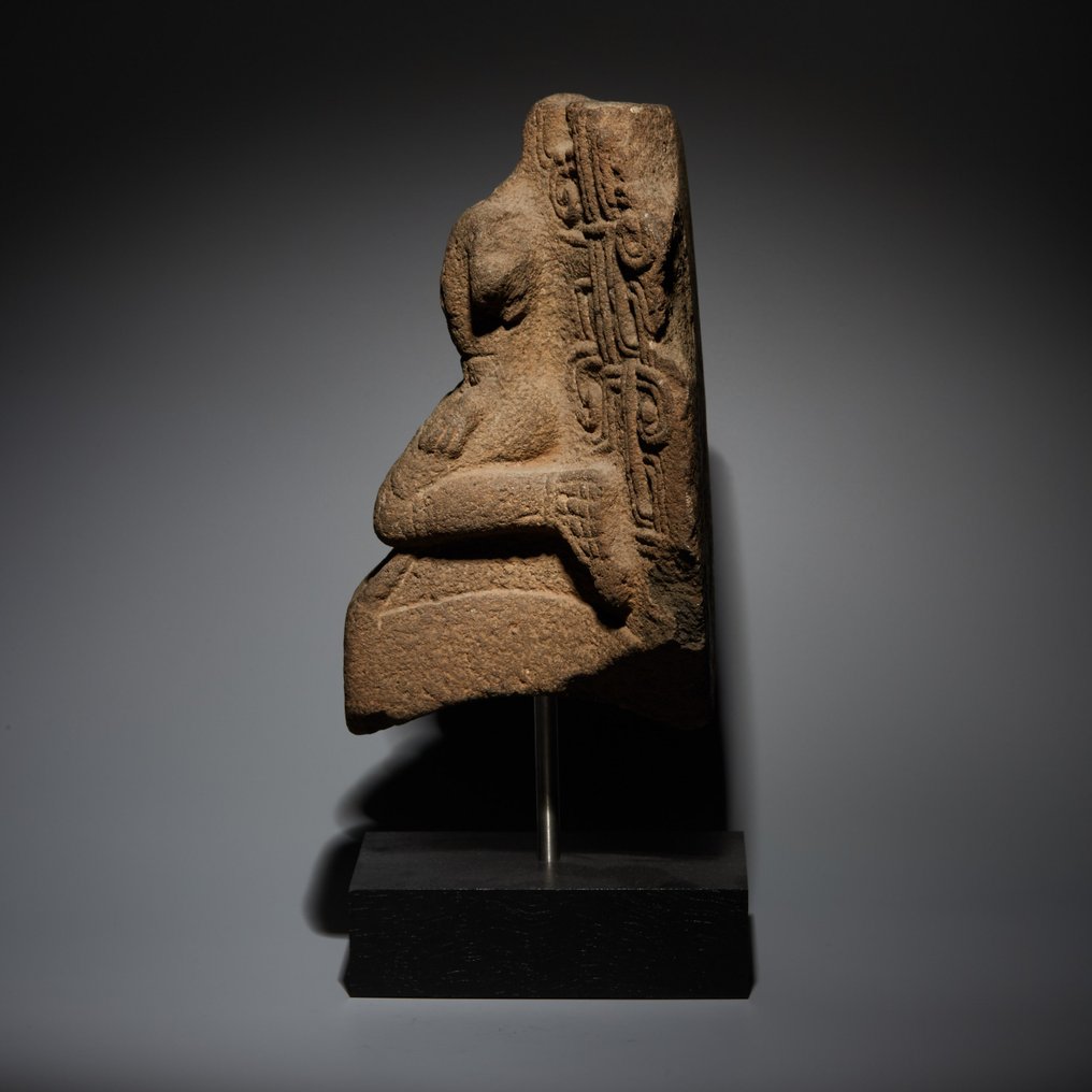 墨西哥韋拉克魯斯州 石 棕櫚形雕塑。西元 550 – 950 年。 23 公分高。已出版。擁有西班牙出口許可證。 #2.1