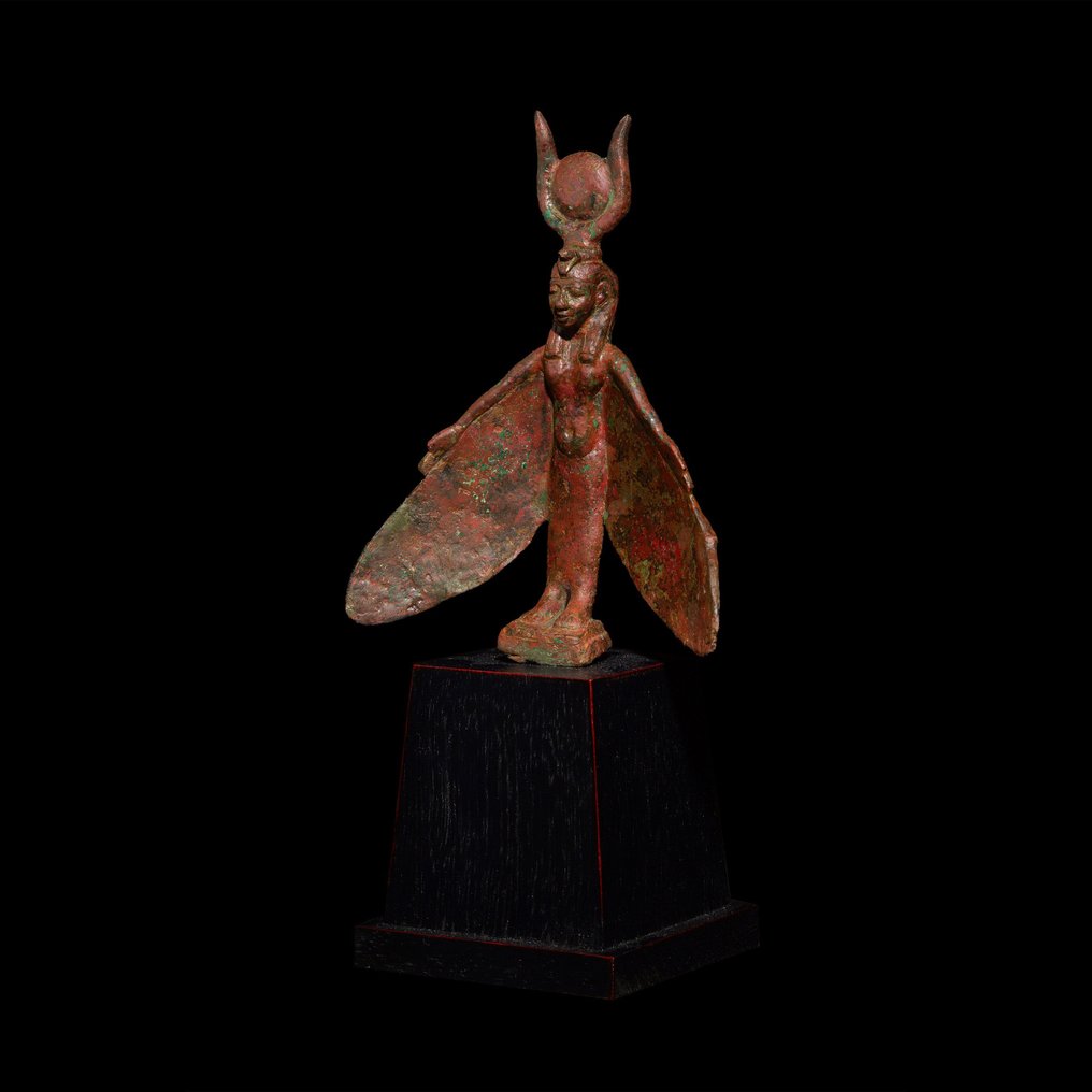 古埃及 青銅色 帶翅膀的女神伊西斯。晚期，西元前 664 - 341 年。 12 公分高。西班牙出口許可證。 #3.2