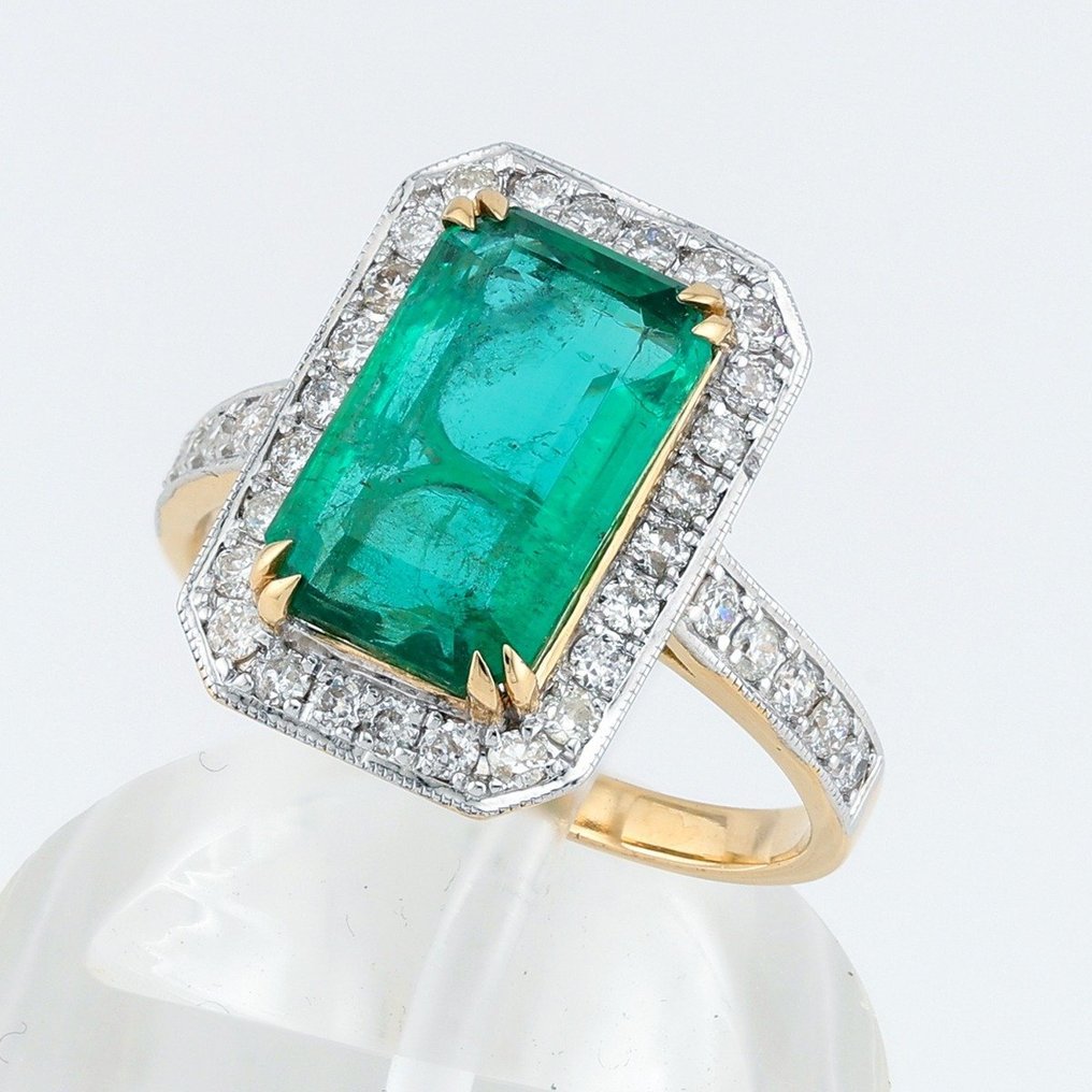[LOTUS Certified] - (Emerald) 3.32 Cts - (Diamonds) 0.50 Cts (36) Pcs - Ring - 14 karaat Geel goud, Witgoud #1.2