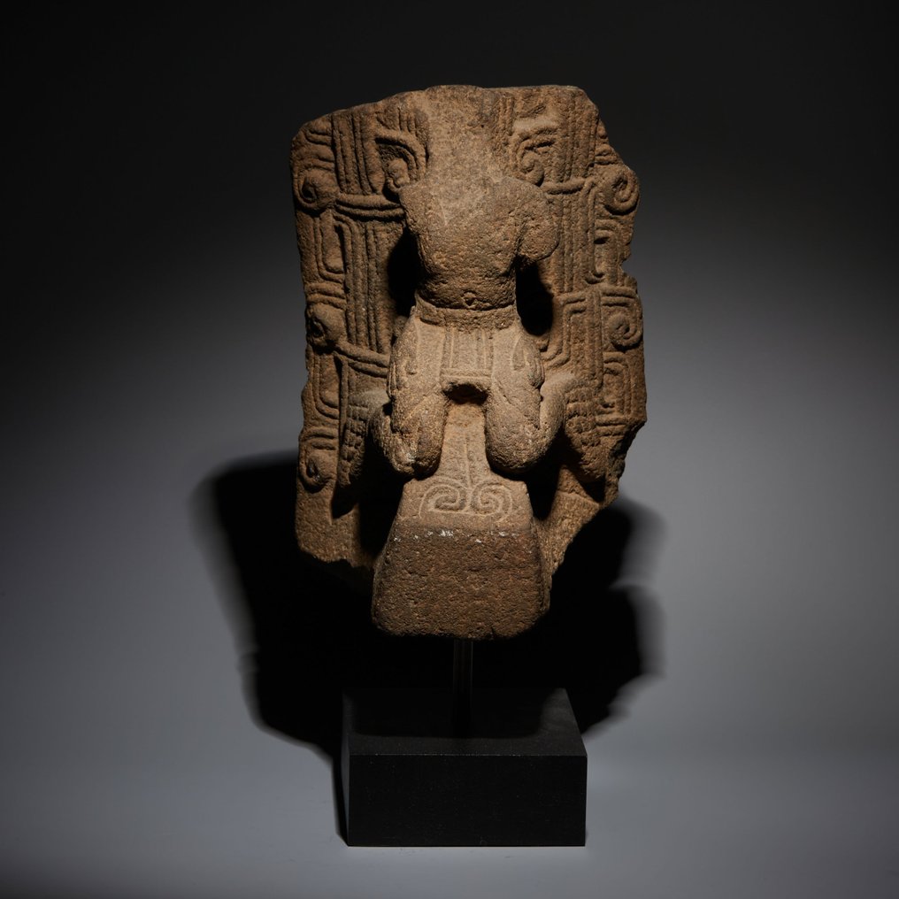 墨西哥韋拉克魯斯州 石 棕櫚形雕塑。西元 550 – 950 年。 23 公分高。已出版。擁有西班牙出口許可證。 #1.1