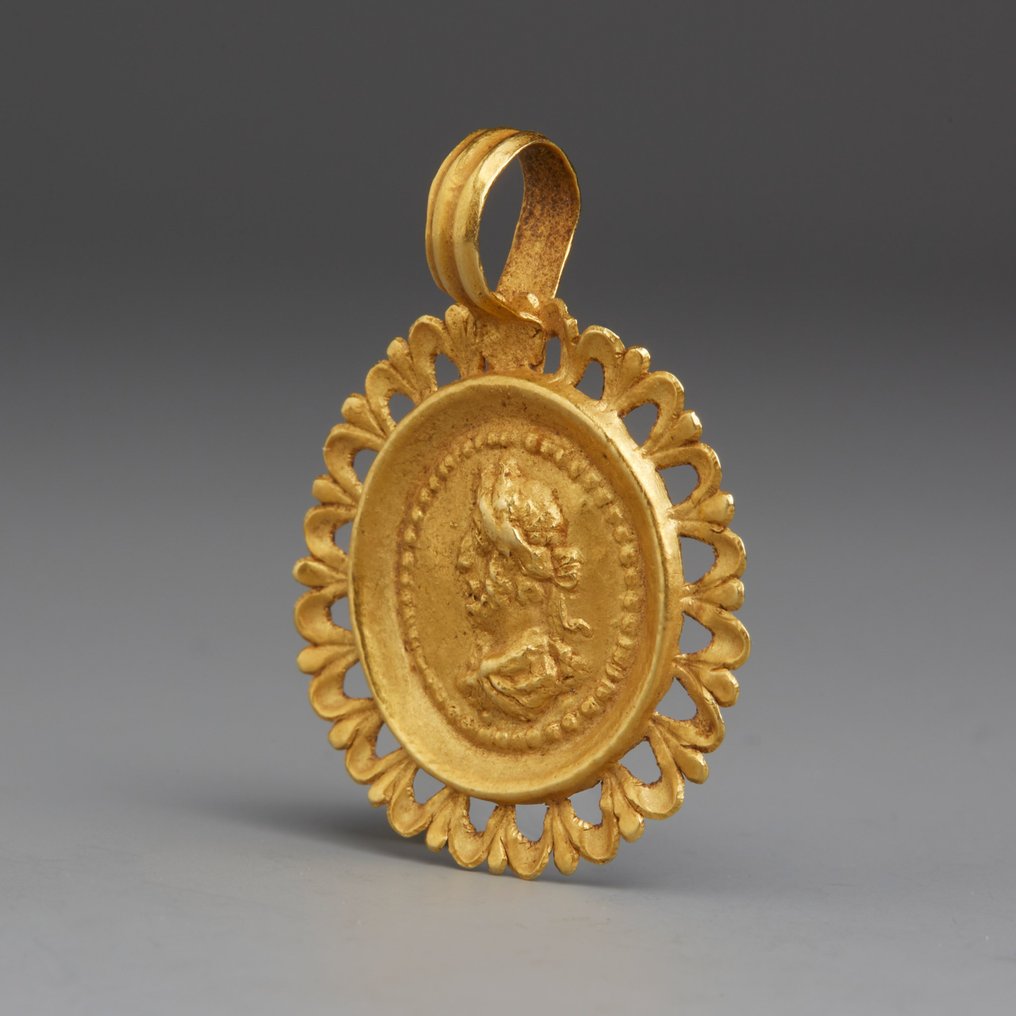 Römisches Reich Gold Anhänger mit Pseudo-Aureus. ca. 160-190 n. Chr. 3,5 cm H. Spanische Exportlizenz. #2.1