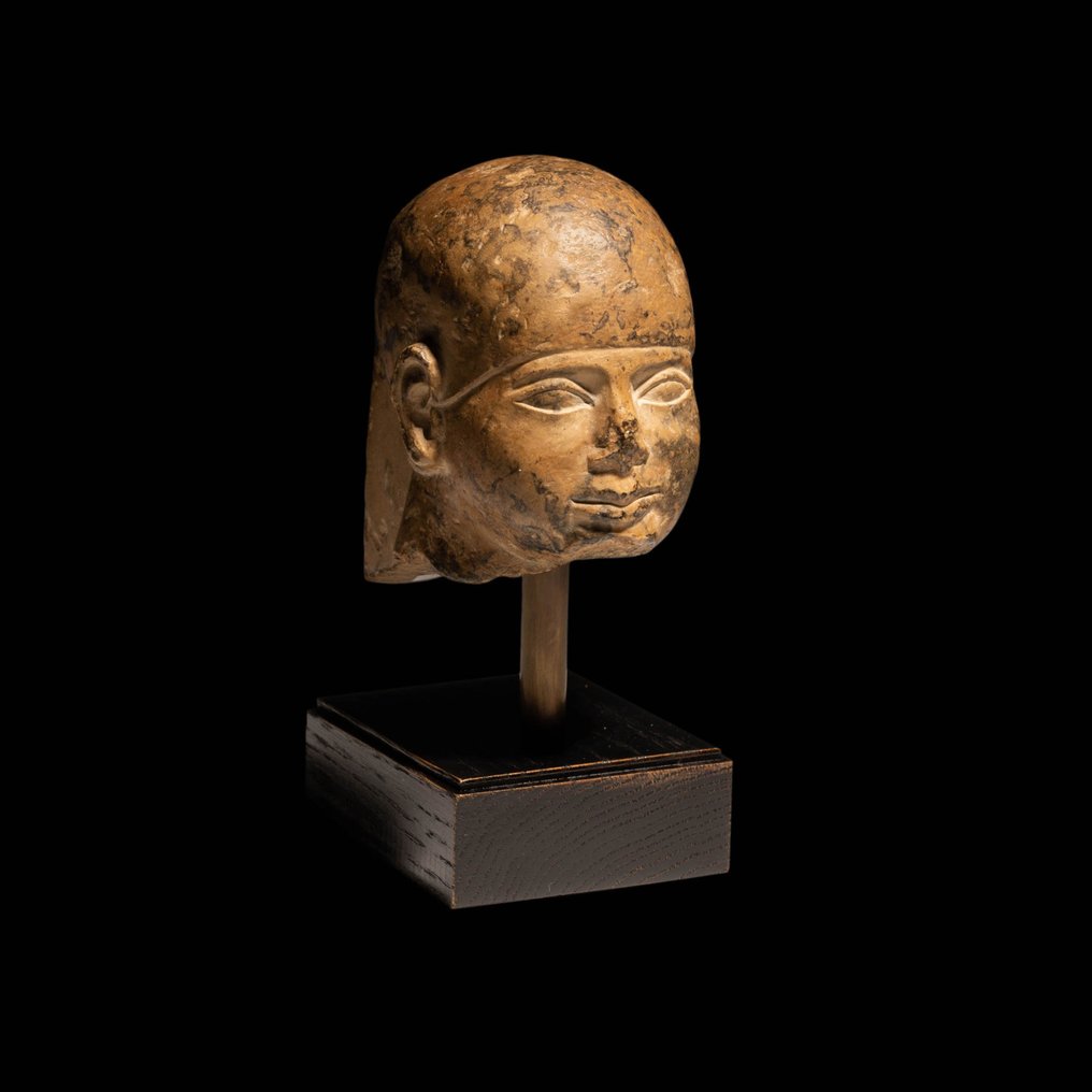 Muinainen Egypti Kovettunut kalkkikivi Ptahin jumalan veistos. Myöhäinen ajanjakso, 664 - 332 eKr. 10,5 cm korkeus. #2.1