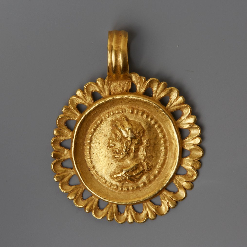 Römisches Reich Gold Anhänger mit Pseudo-Aureus. ca. 160-190 n. Chr. 3,5 cm H. Spanische Exportlizenz. #1.2