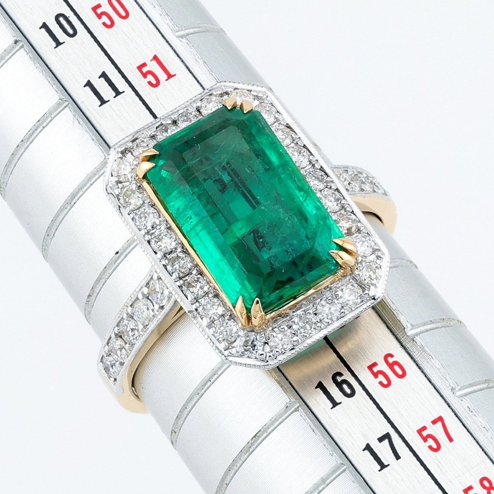 [LOTUS Certified] - (Emerald) 3.32 Cts - (Diamonds) 0.50 Cts (36) Pcs - Gyűrű - 14 kt. Fehér arany, Sárga arany #2.1