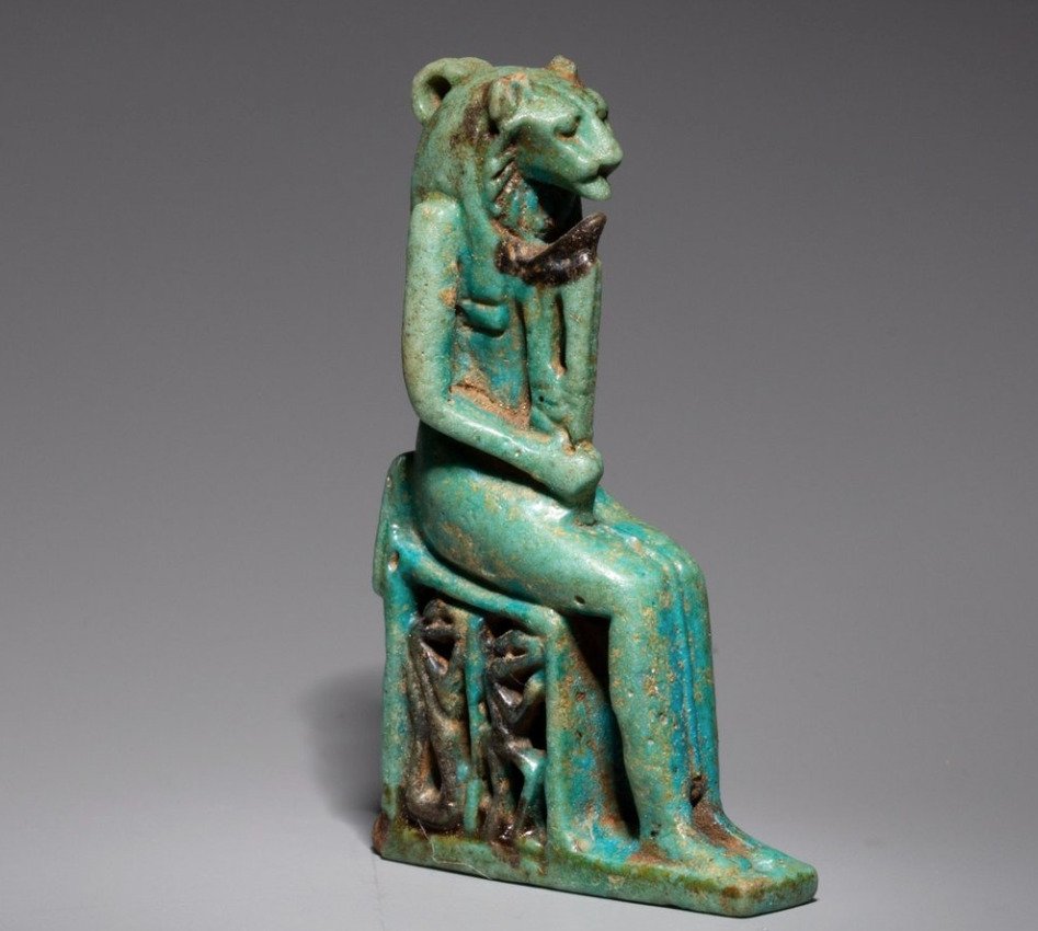 古埃及 Faience 女神塞赫麥特的護身符。晚期，西元前 664 - 323 年。非常好的細節範例。 5 公分高。 #1.1