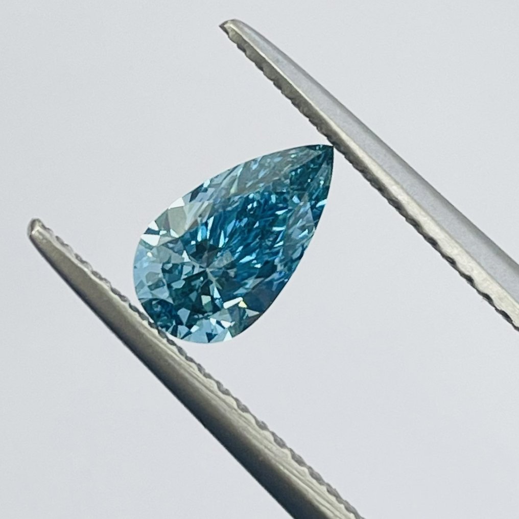 1 pcs Diamant - 0.70 ct - Poire - Color Enhanced - Bleu verdâtre vif fantaisie - VS1 #1.1
