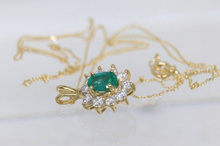 Halskette mit Anhänger - 18 kt Gelbgold, 0,50 ct Diamant  (Natürlich) - Smaragd #2.1