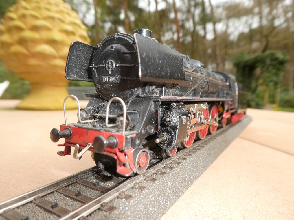 Märklin H0 - 3026.1 - 連煤水車的蒸汽火車 (1) - 特快列車蒸汽機車 BR 01，帶電傳 - DB #1.1