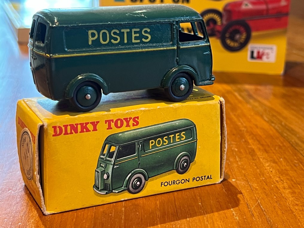 Dinky Toys 1:35 - Pienoismalliauto - ref. 25BV Peugeot Van Postes #2.2
