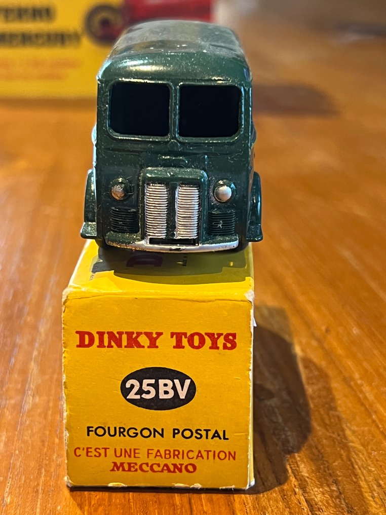 Dinky Toys 1:35 - Pienoismalliauto - ref. 25BV Peugeot Van Postes #3.2