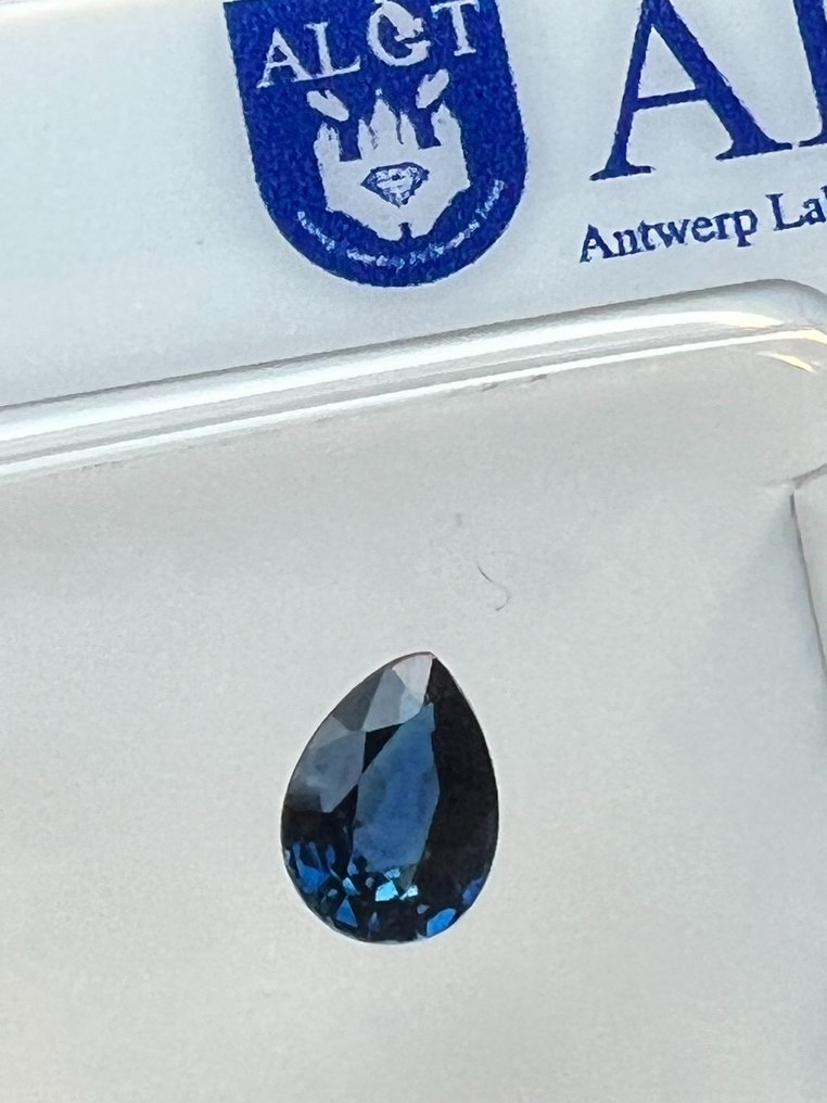 Albastru Safir  - 0.55 ct - ALGT (Laboratorul pentru testarea pietrelor prețioase din Anvers) - Albastru inchis #3.2