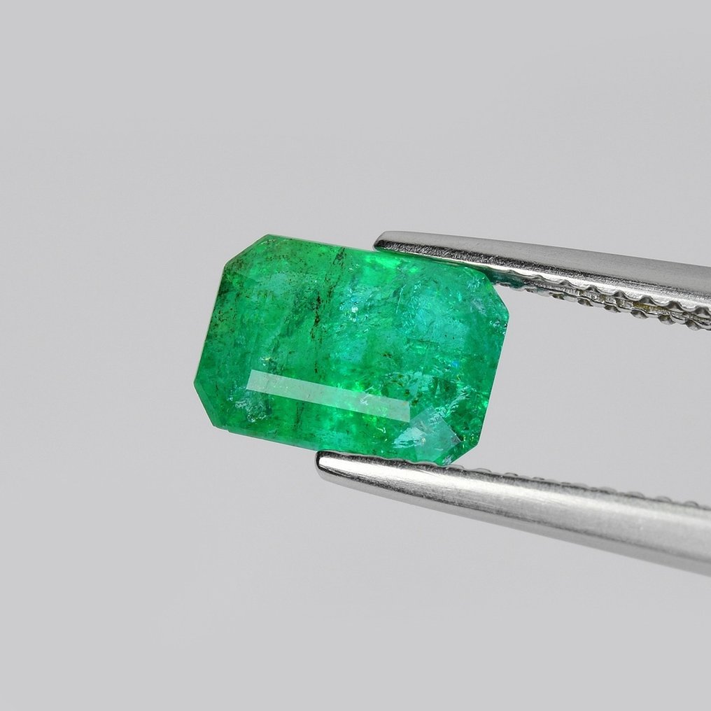 No Reserve Price Green Emerald  - 2.07 ct - International Gemological Institute (IGI) #1.2