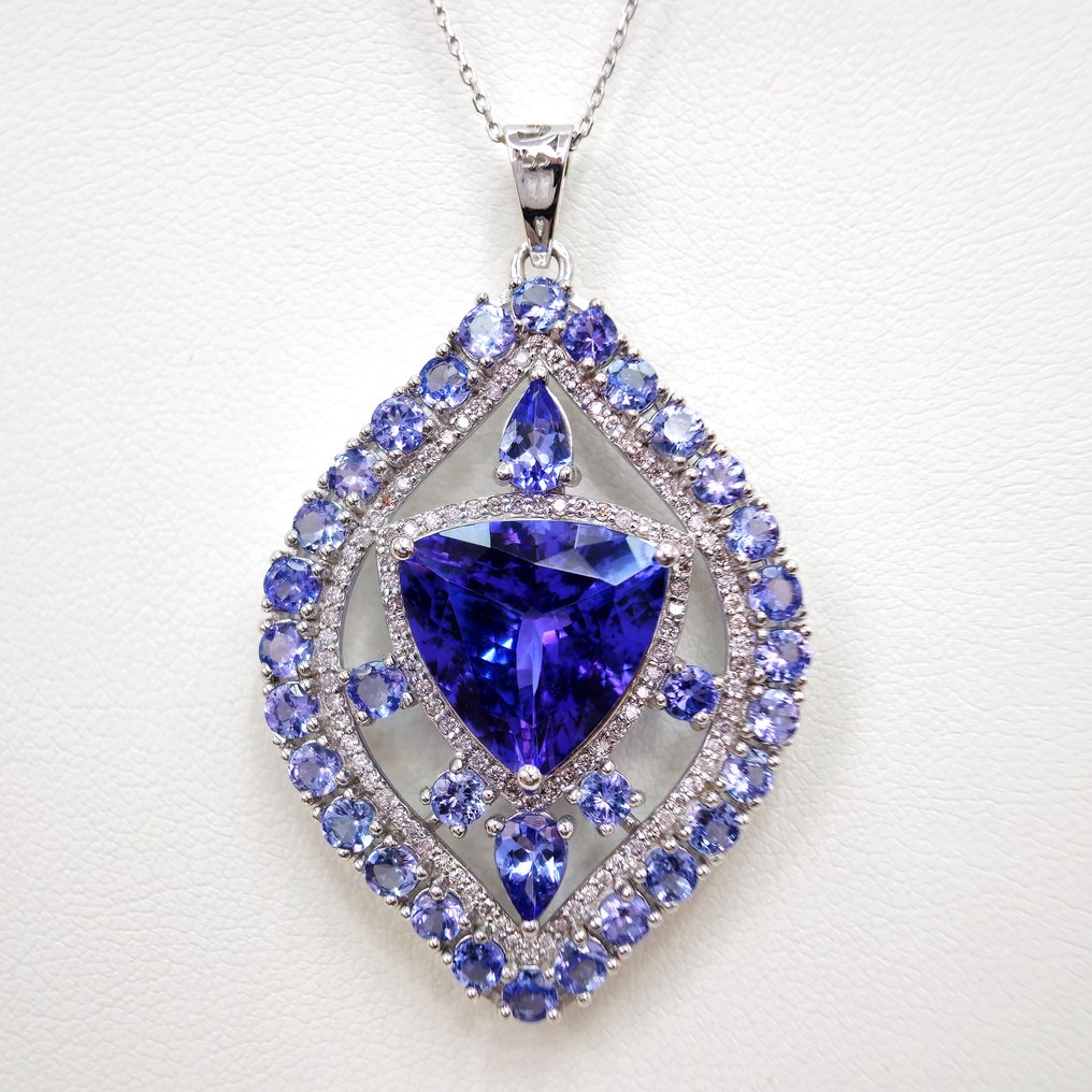 15.74 ct Blue Tanzanite & 0.66 Fancy Pink Diamond Pendant Necklace - 10.49 gr - 吊墜頸鏈 - 14 克拉 白金 坦桑石 - 鉆石 #1.1