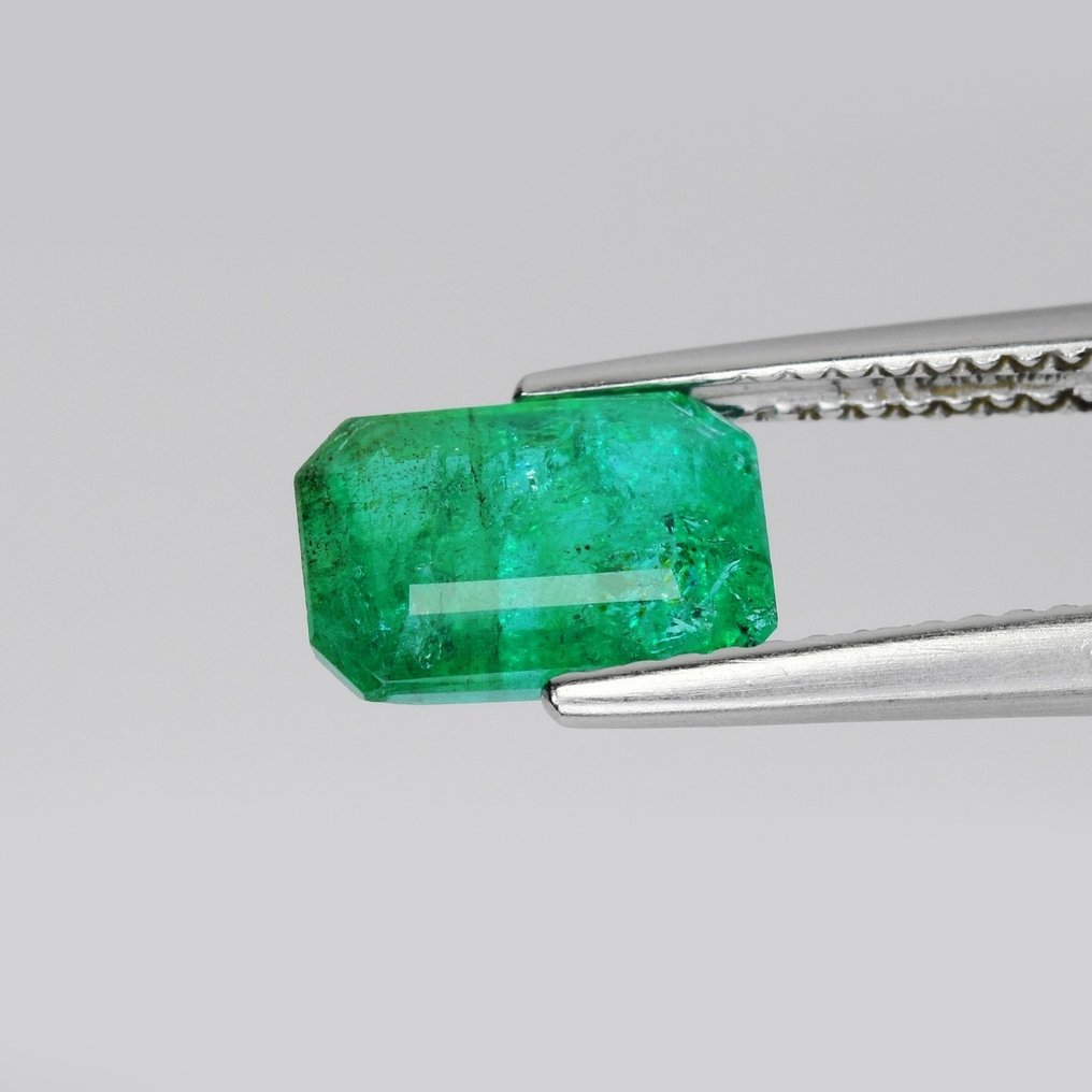 No Reserve Price Green Emerald  - 2.07 ct - International Gemological Institute (IGI) #2.1