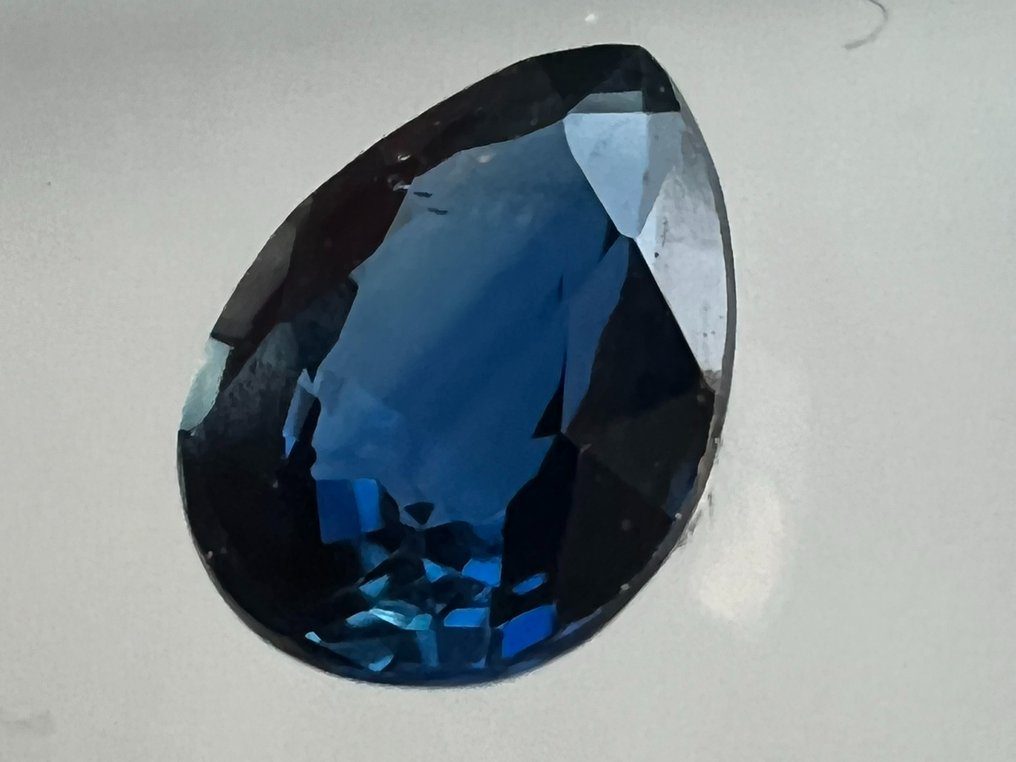 蓝色 蓝宝石  - 0.55 ct - 安特卫普宝石检测实验室（ALGT） - 深蓝 #1.1